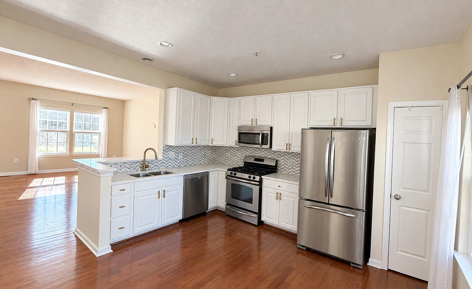 3 bed, 1757 sqft, $2,950 — Photo 4