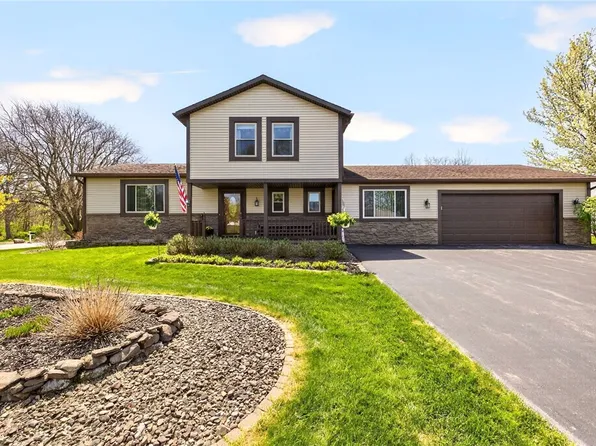 41 Woodstock Ln, Brockport, NY 14420
