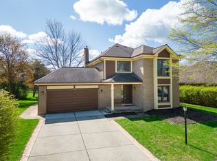 1643 Hillside Ln, Rochester Hills, MI 48307