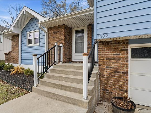 2nd image of 1202 SW Walnut St