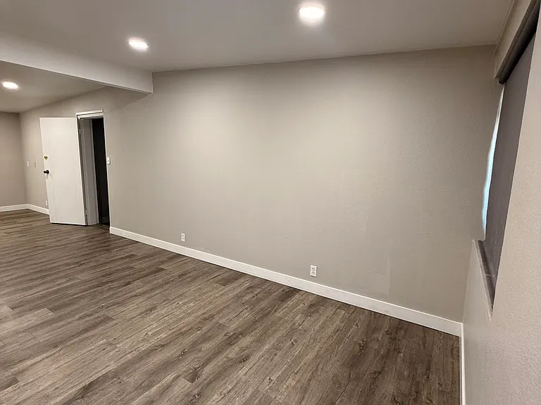 2753 Talbot St — Photo 21