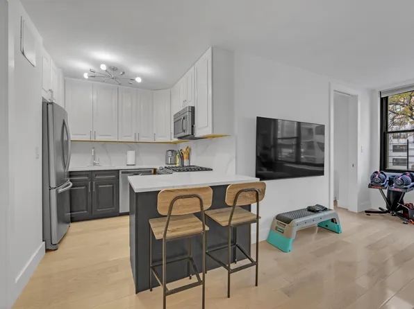 301 East 87th Street image 5 of 11