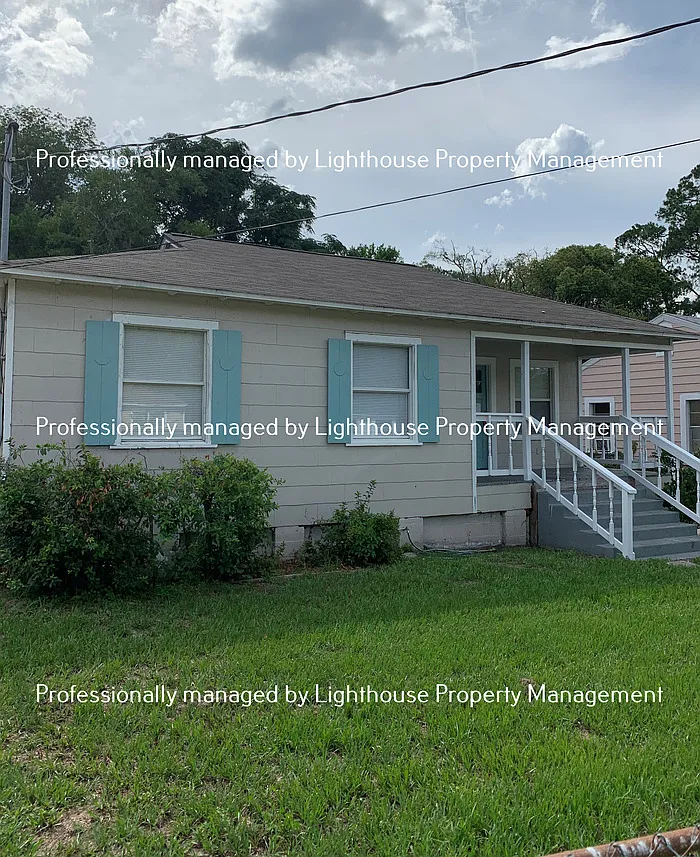 3 bed, 1.0 bath, 911 sqft, $1,325 — Photo 1