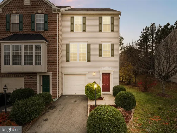 42245 Saint Huberts Pl, Chantilly, VA 20152