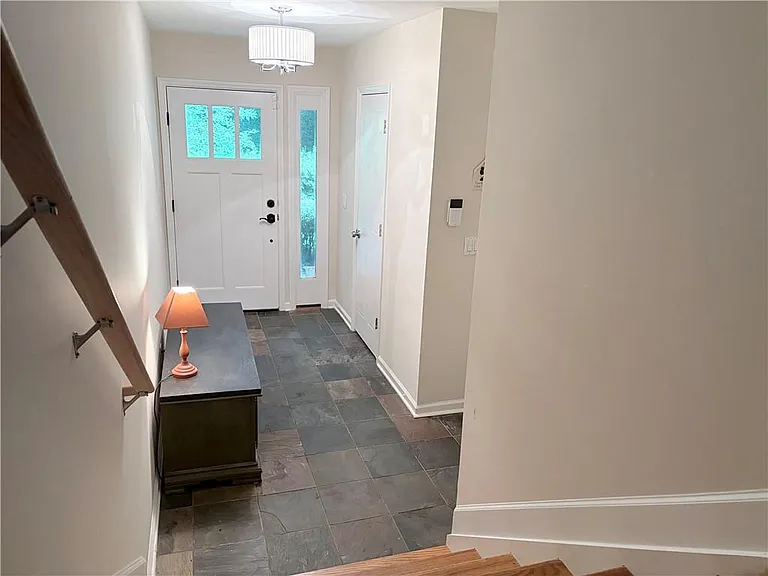 1421 Hillpine Ln NE — Photo 4