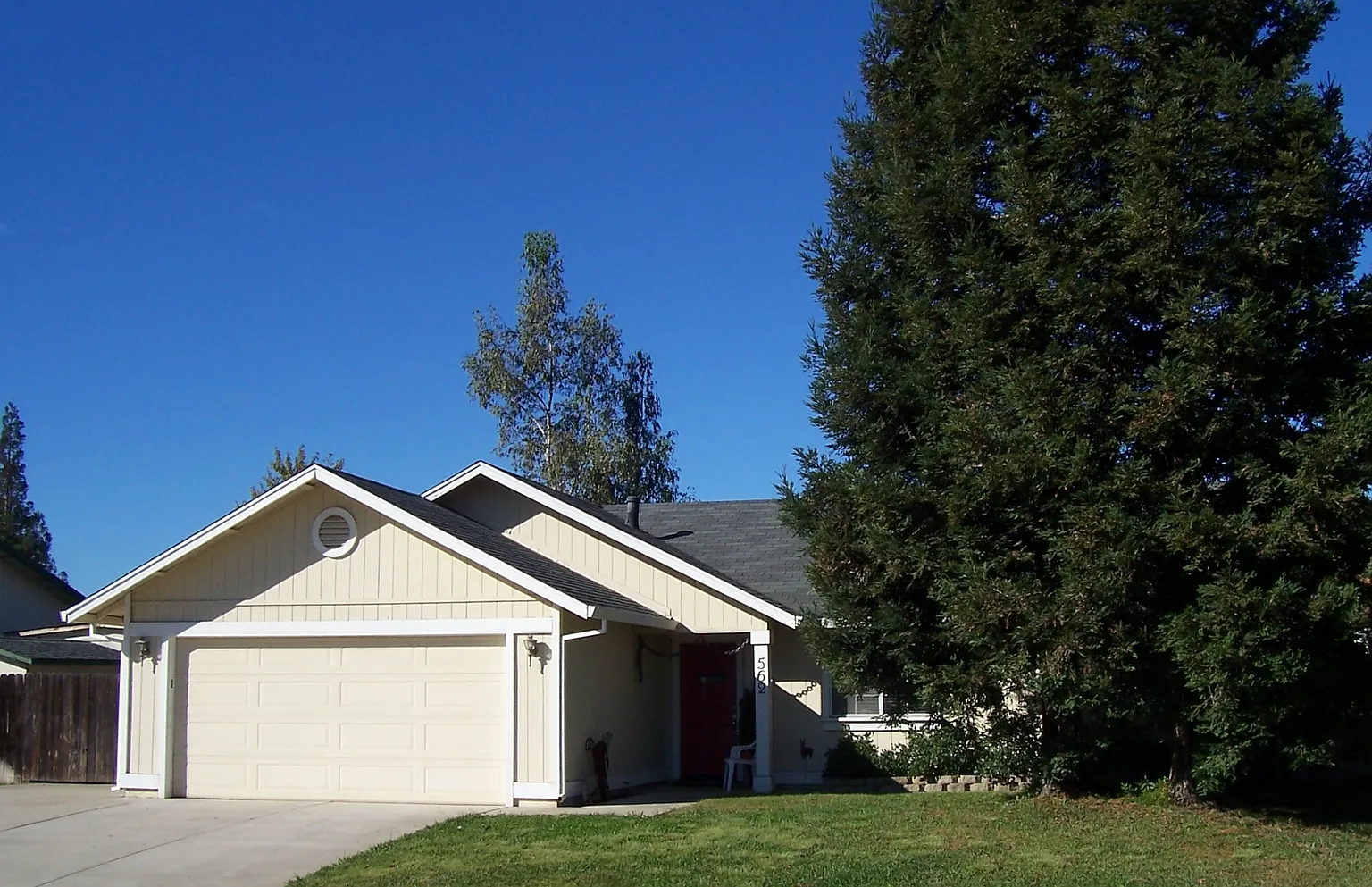 562 Nathaniel Ave photo 1