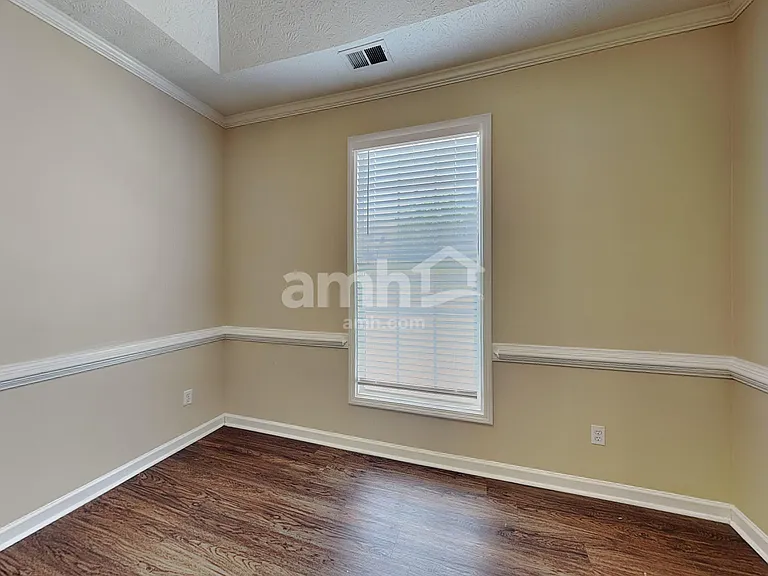 136 Spring Meadows Ave — Photo 5