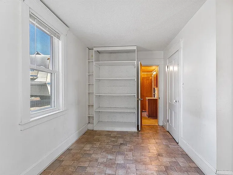 15 Pleasant St — Photo 12