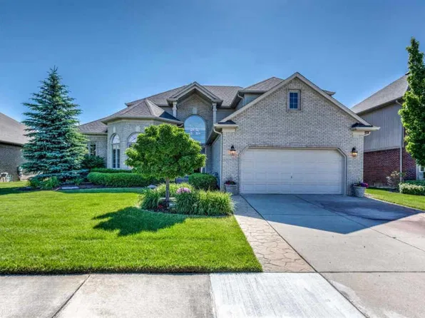 51448 Royal Links Ct, Macomb, MI 48042