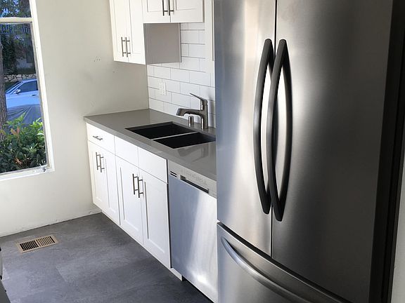 3rd image of 1125 Cardiff Ave APT 1