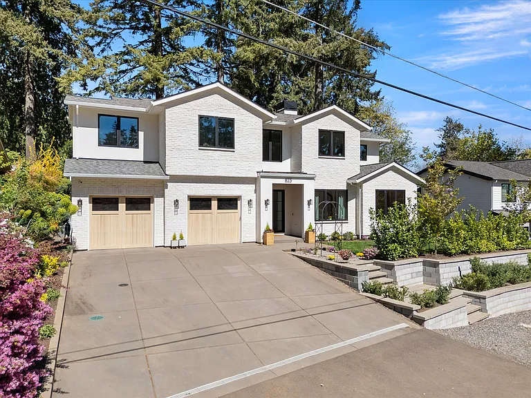 825 Ellis Ave — Photo 2