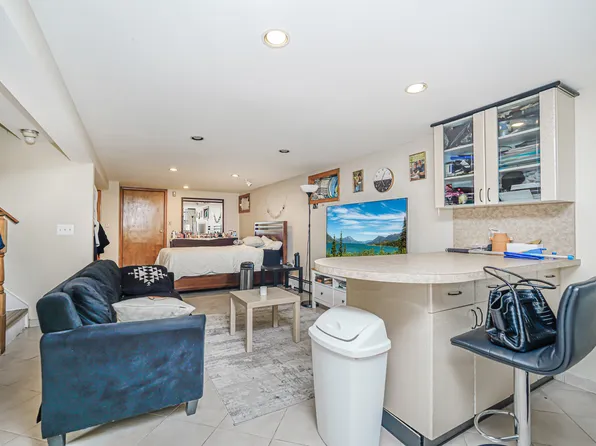 11 Bolivar Street image 15 of 20