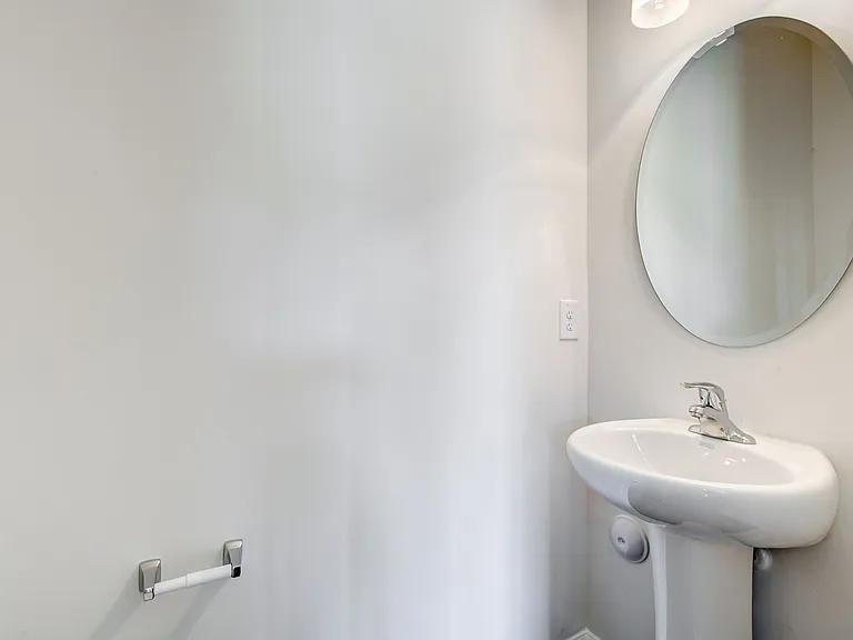 1171 Kerr St — Photo 17