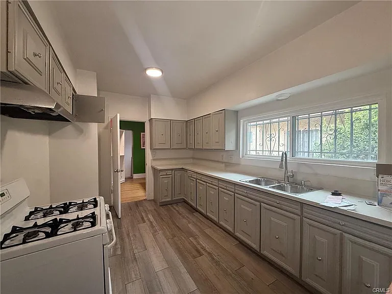 244 W 49th St — Photo 3
