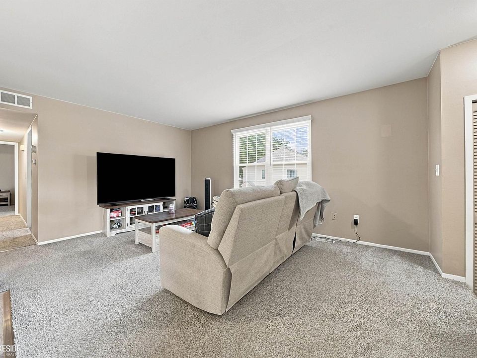 24715 Meadow Creek Dr, photo 15