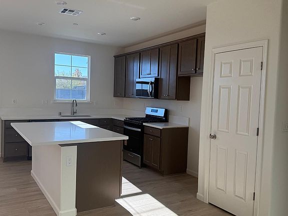 4th image of 4680 Rivertown Place