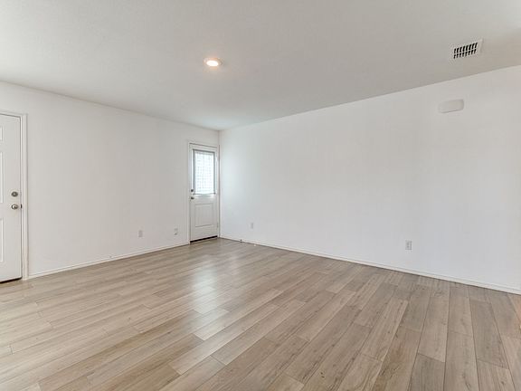 2nd image of 3112 Coyote Way
