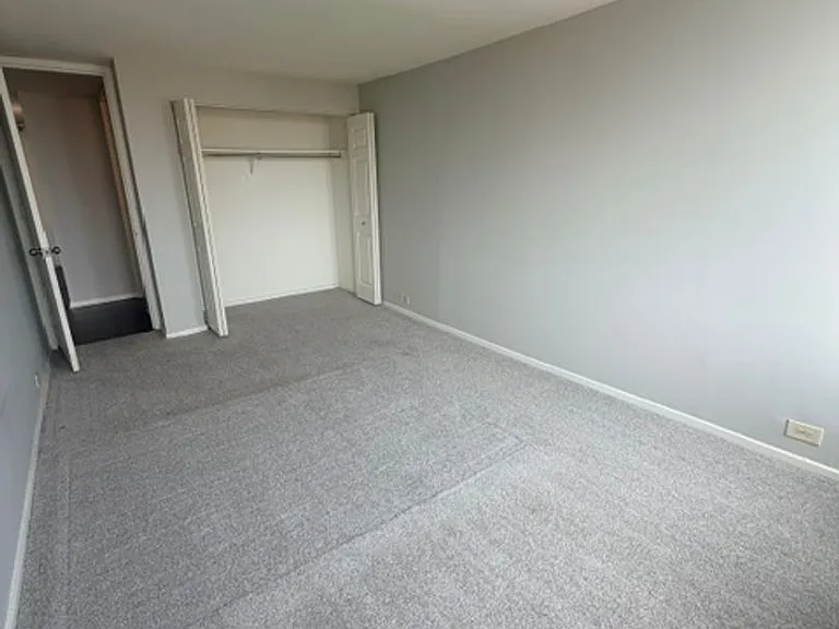7251 At Waters Edge — Photo 21