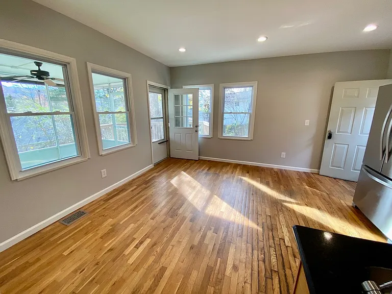 40 Larchmont Rd — Photo 20
