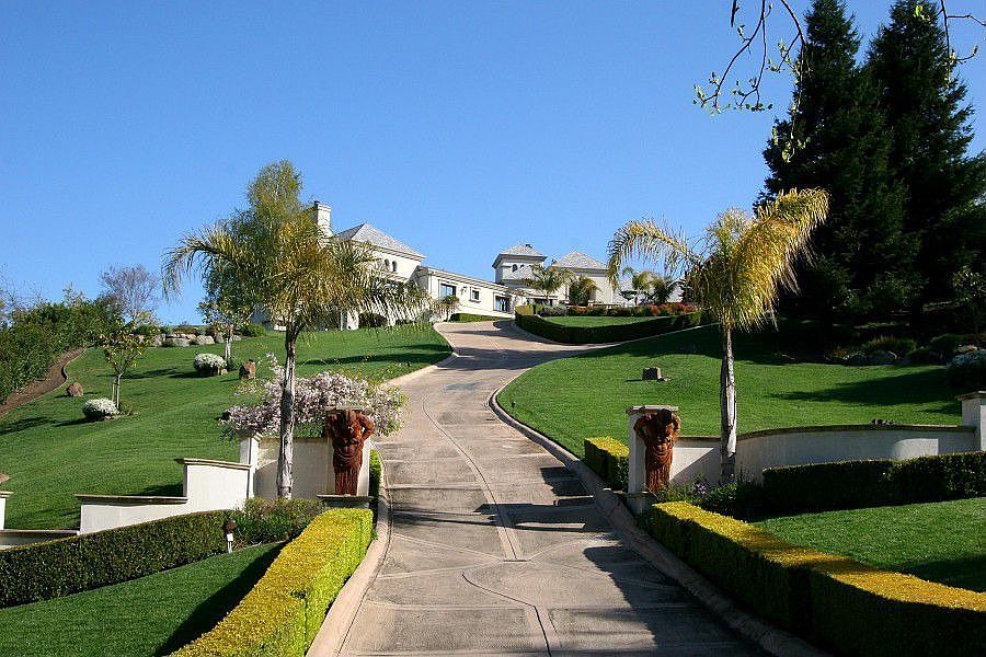 1st image of 15 Saddleback Ct