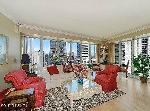 3rd image of 57 E Delaware Pl APT 2302
