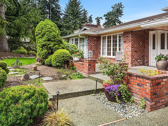 3rd image of 9900 SE 5th Pl