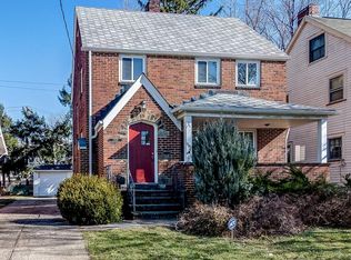 17839 Windward Rd, Cleveland, OH 44119