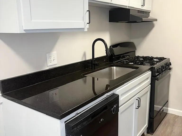 Fairway Apartments — Photo 47