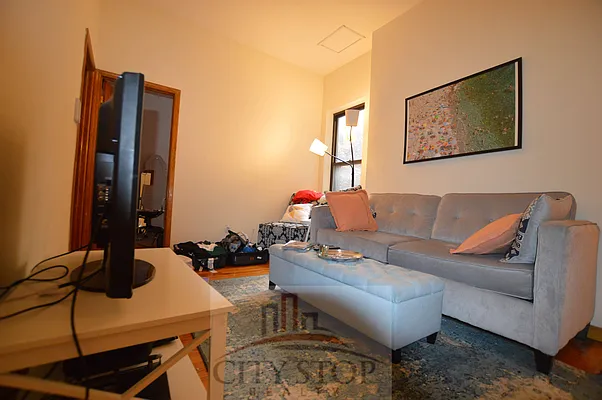 Rented by City Stop Realty | media 2