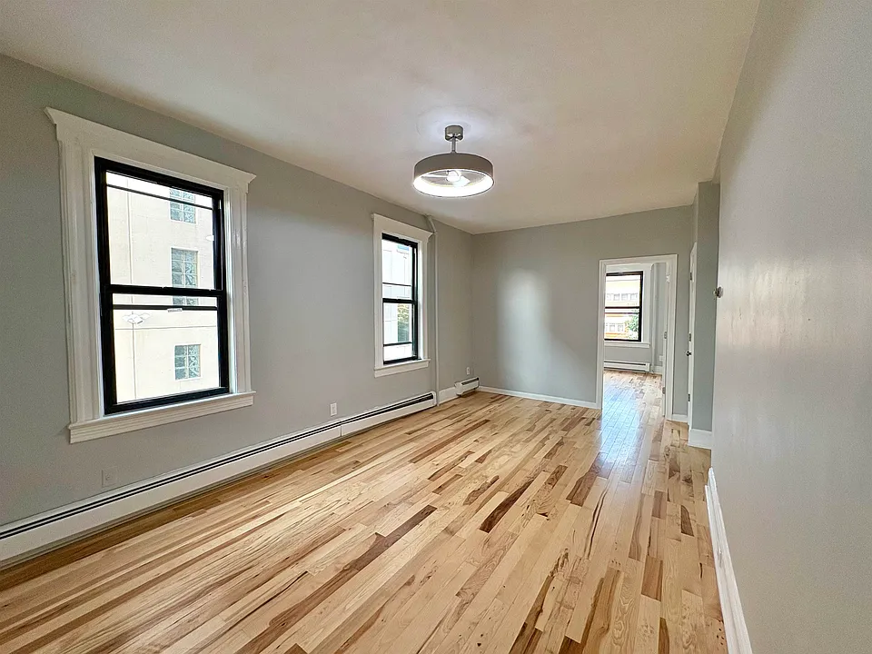 136 W 25th St #1