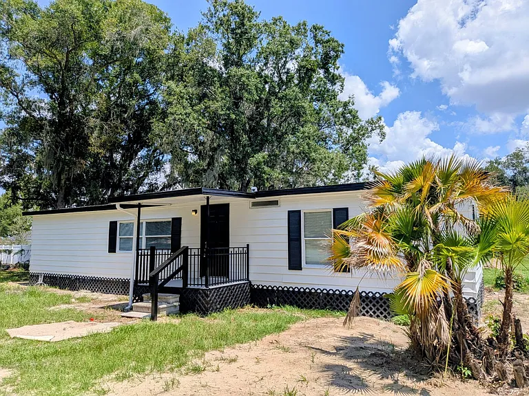 5025 Lunn Rd — Photo 1