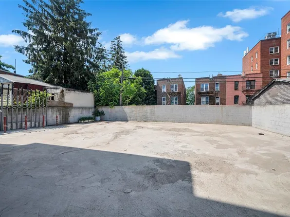 74-25 43rd Avenue image 19 of 20