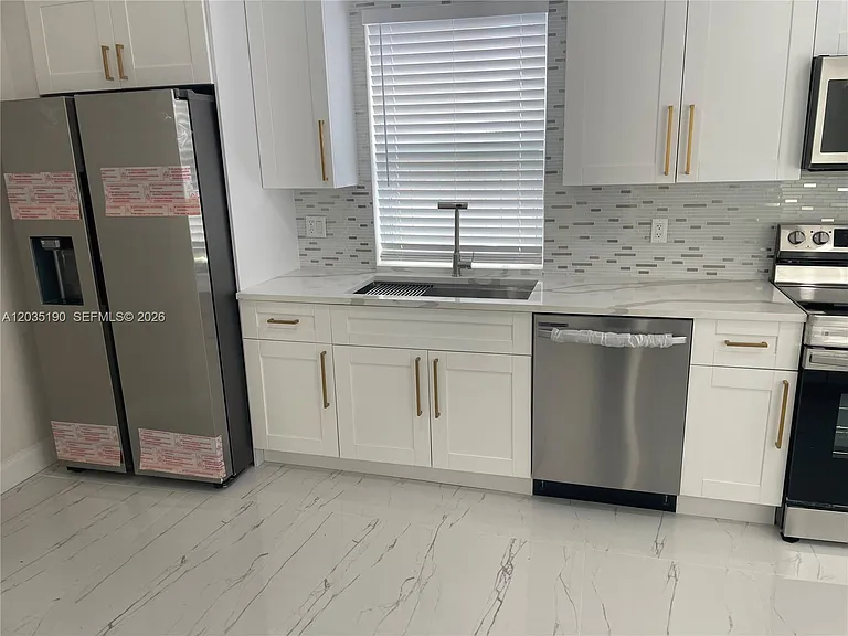 4241 Thomas St — Photo 13