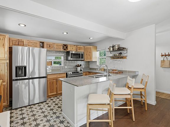 5th image of 8255 Longford Dr