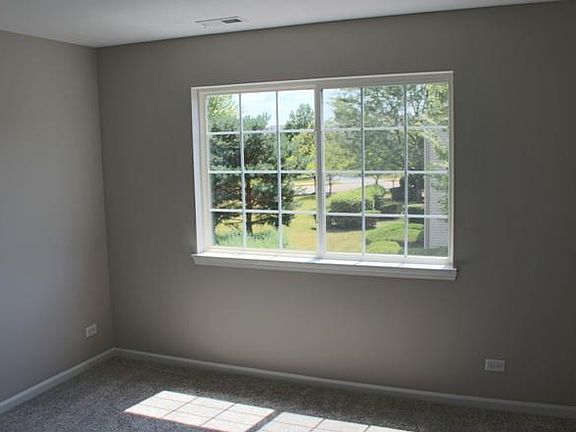 4th image of 964 Parkhill Cir