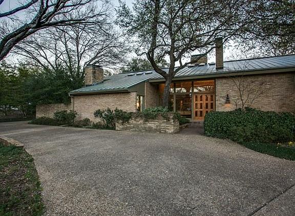 2nd image of 10020 Meadowbrook Dr