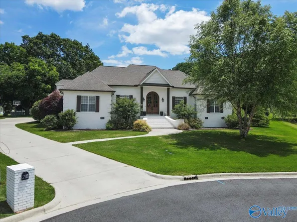 218 Azalea Cir, Guntersville, AL 35976