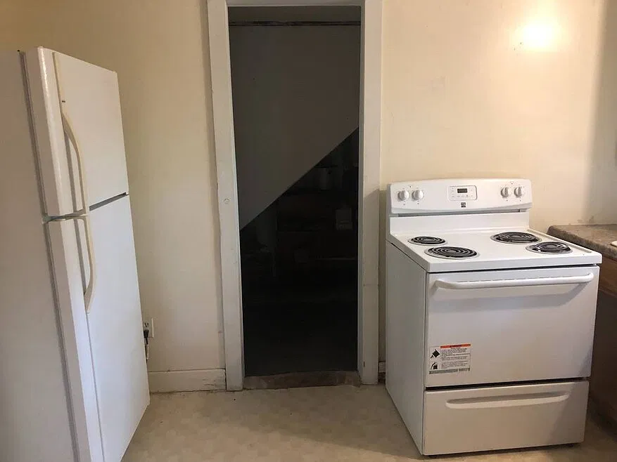 940 NE Maple St — Photo 4