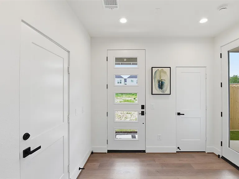 7702 Earl Rudder Way — Photo 3