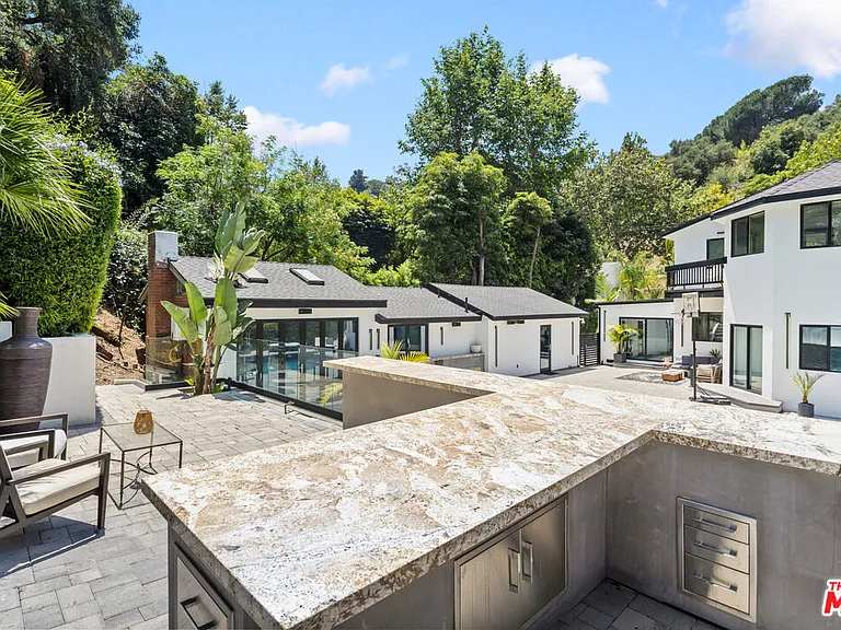 1750 N Beverly Glen Blvd — Photo 7