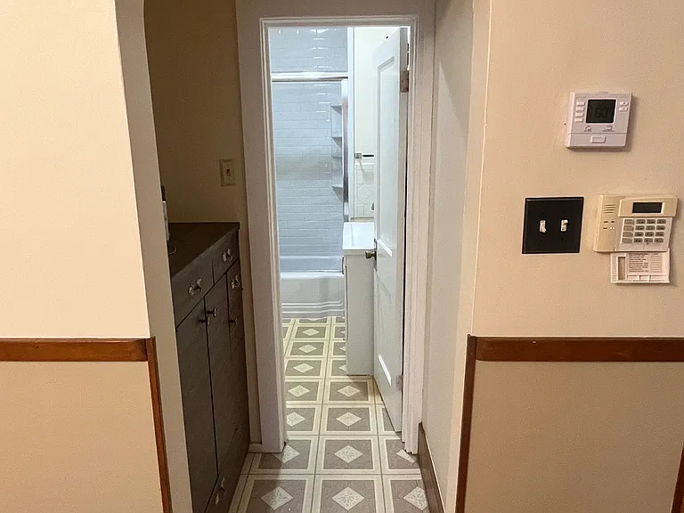 1021 N 47th Ave — Photo 18