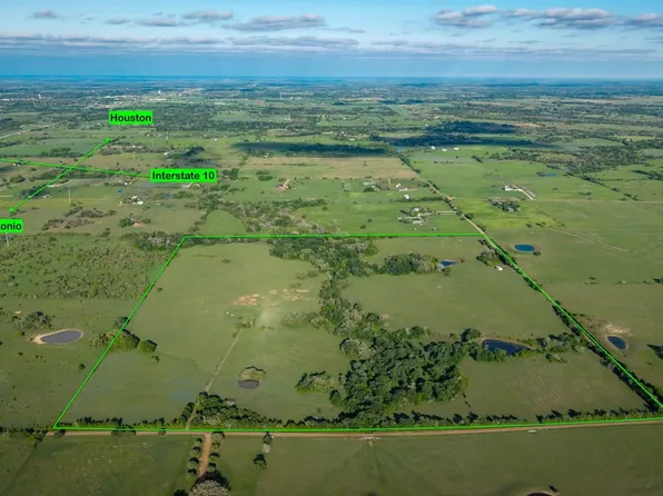 1070 Muehr Rd, Weimar, TX 78962