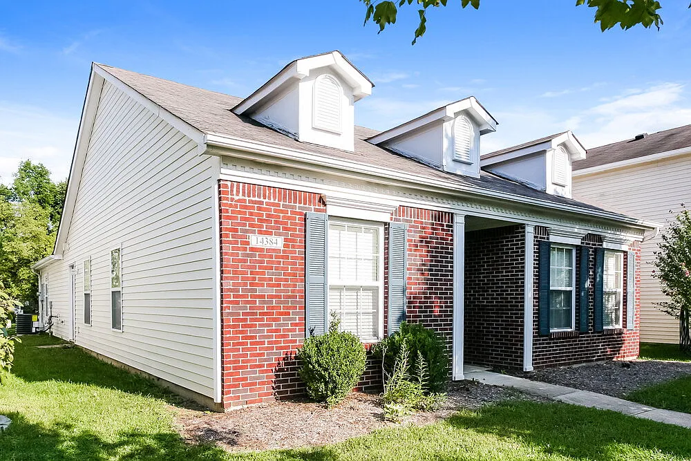 3 bed, 2.0 bath, 1379 sqft, $1,975 — Photo 3