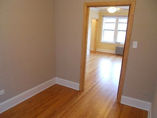 3rd image of 4871 N Hermitage Ave #3