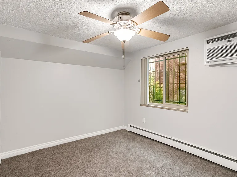 222 Logan — Photo 43