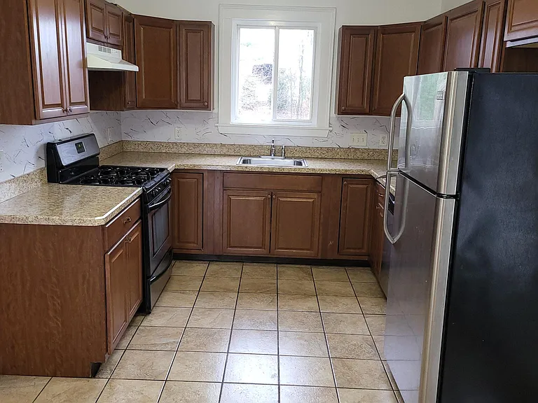 138 Greenwich Ave — Photo 12