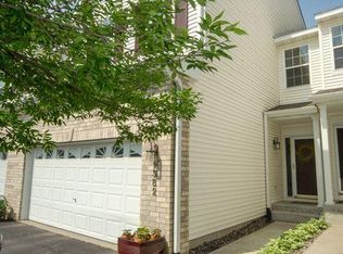 1382 White Oak Dr, Chaska, MN 55318