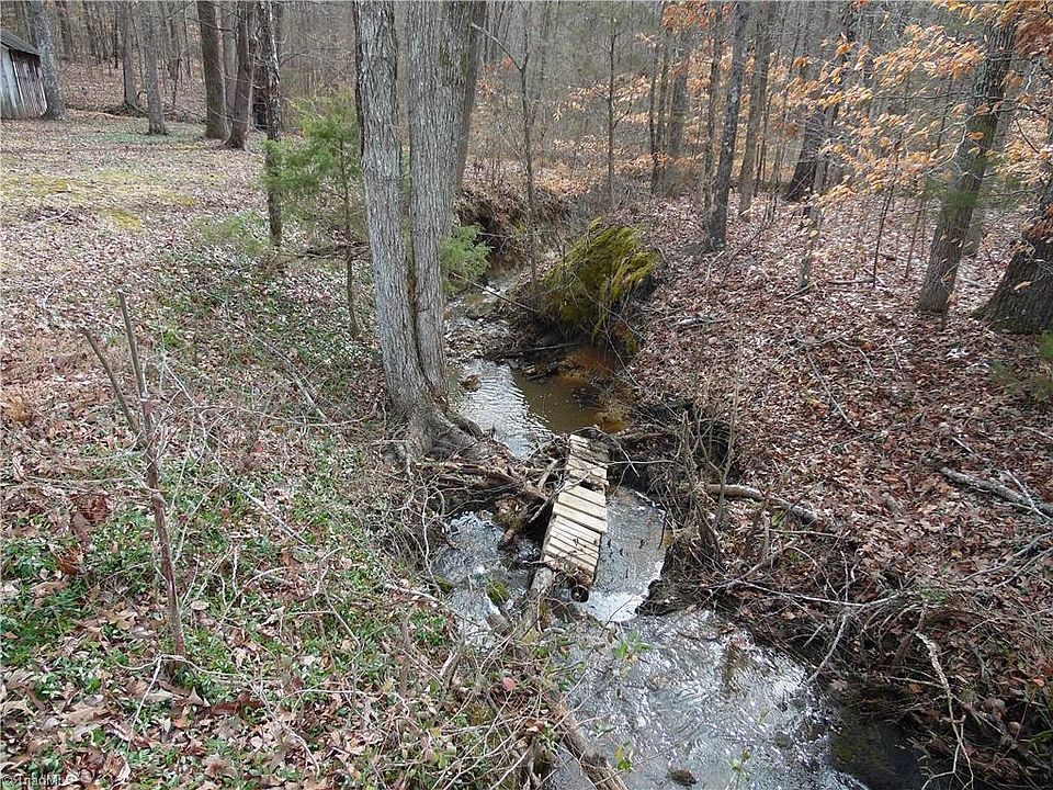 2nd image of 385 Clubhouse Rd