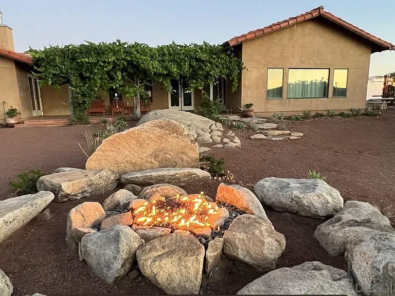 25933 Potrero Valley Rd — Photo 12
