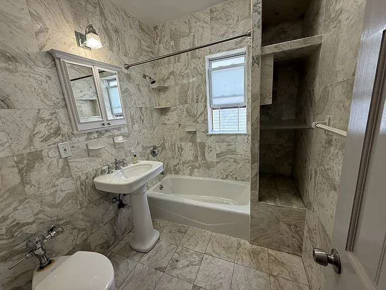 121 6th St #4 — Photo 8